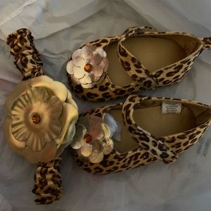3/$20 Shoes and headband set brand new